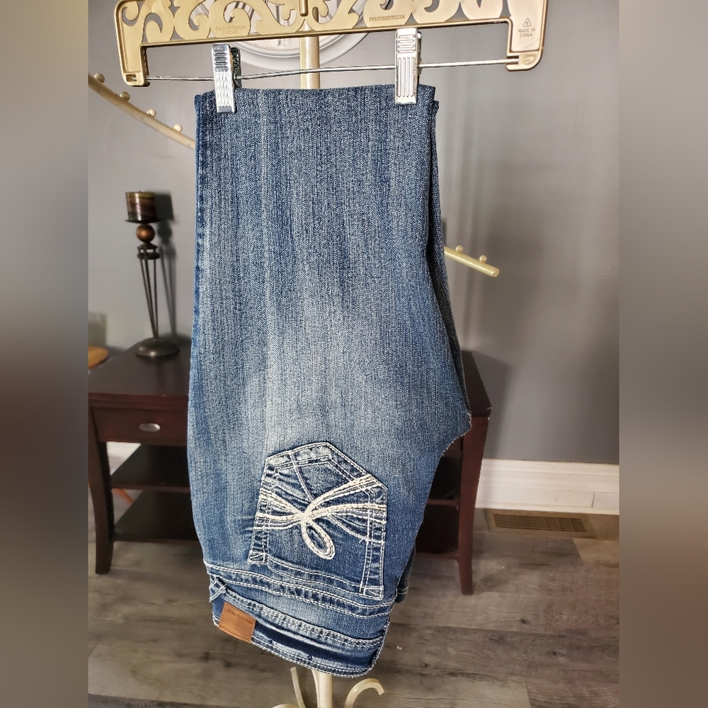 Wallflower luscious curvy bootcut size 7 jeans